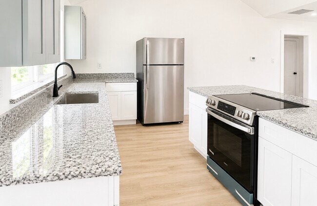 Foto del edificio - 815 Centerwood Dr