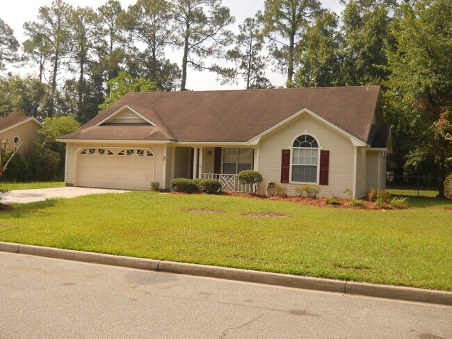 Building Photo - Adorable home conveniently located