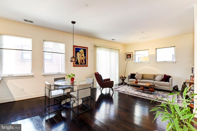 Foto del edificio - 2360 Champlain St NW