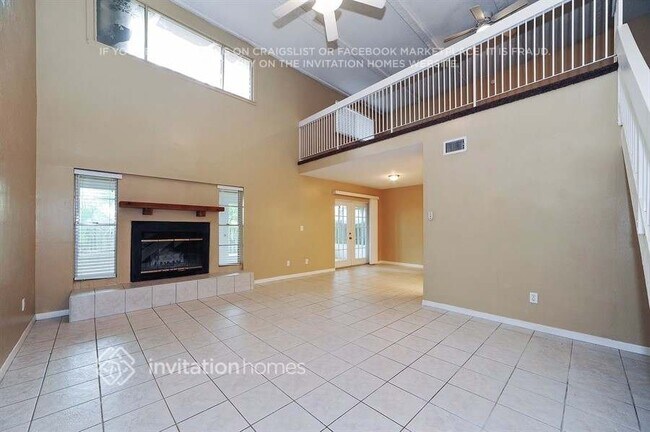 Building Photo - 14727 Daybreak Dr