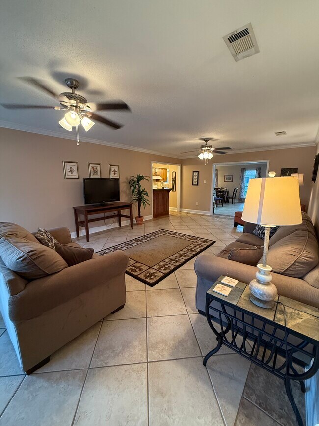 Foto del edificio - 1451 Aris Ave