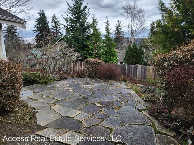 Building Photo - 4 br, 2.5 bath House - 3220 Carrington Way