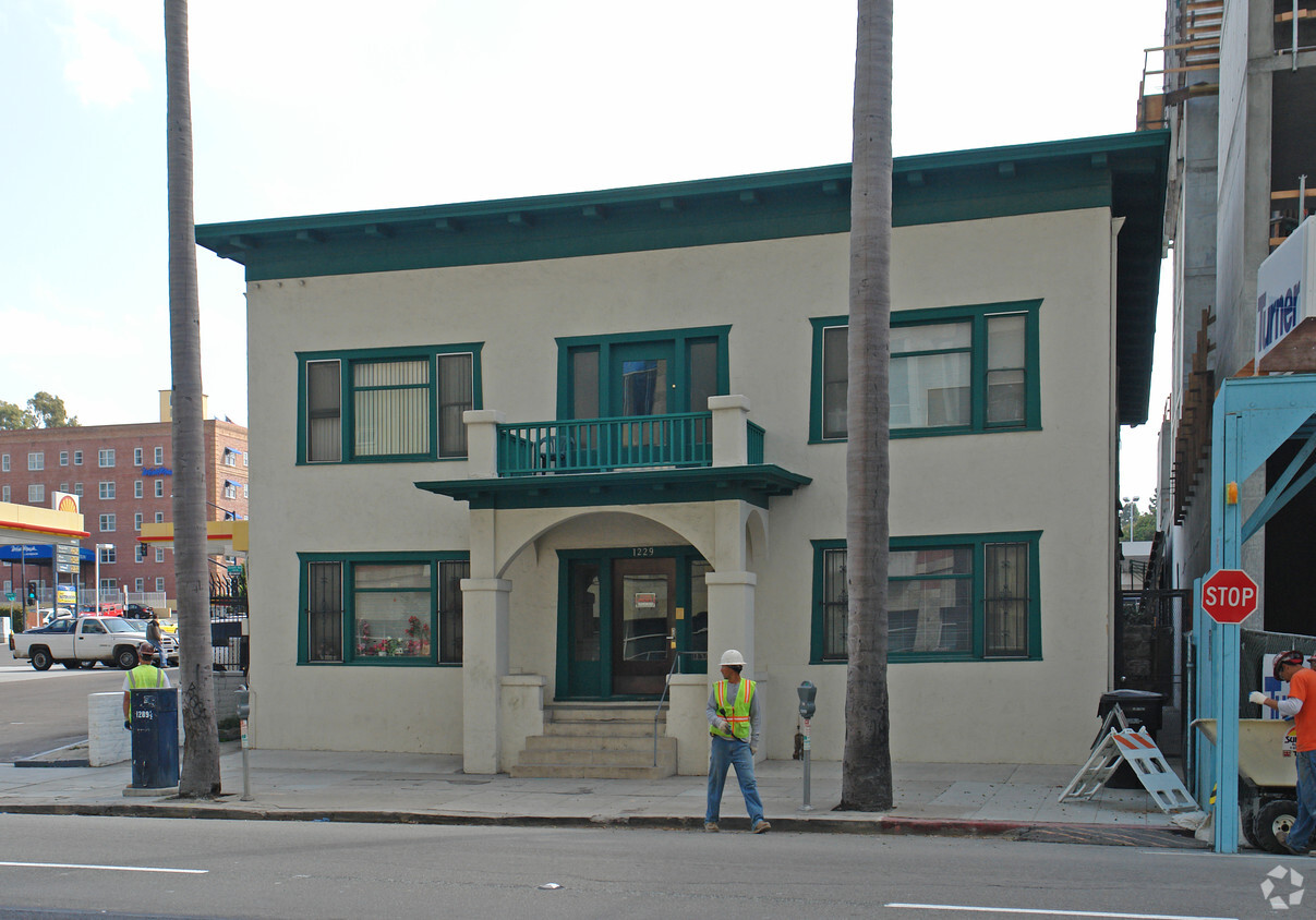 Building Photo - 1229 10th Ave