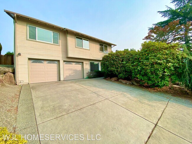 Building Photo - 4 br, 2.5 bath House - 1818 121st Ave SE