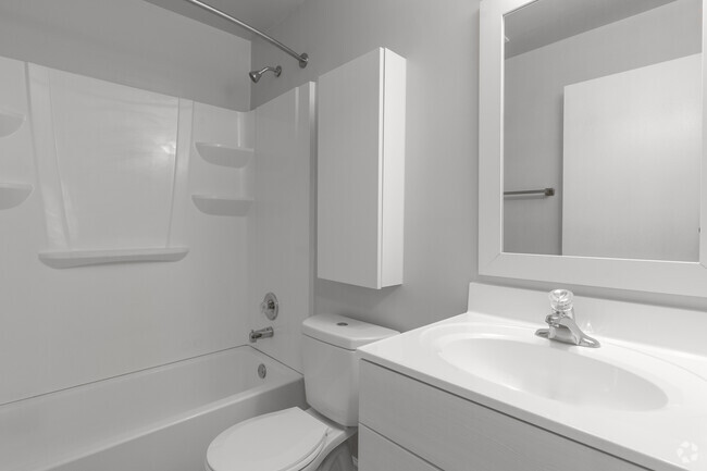 2HAB, 2BA - 892SF Sala de baño - Sophias Place East