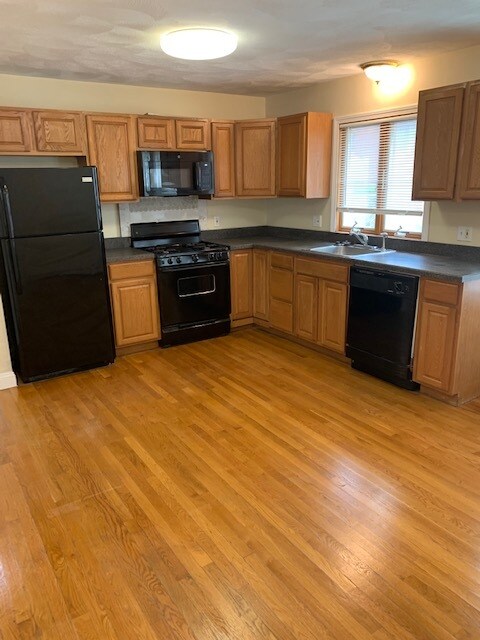 Foto principal - 64 Monadnock St