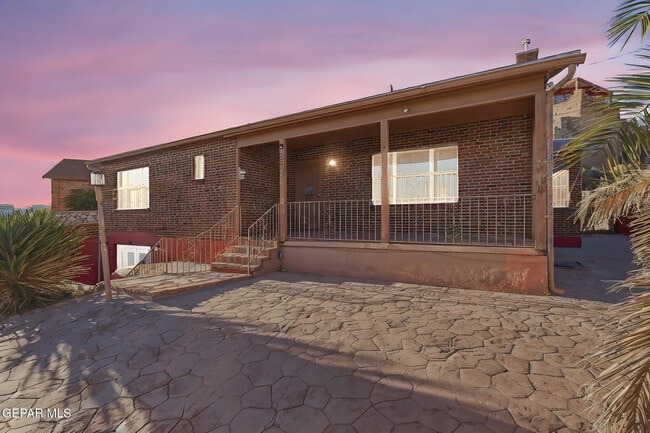 Building Photo - 2515 Arizona Ave