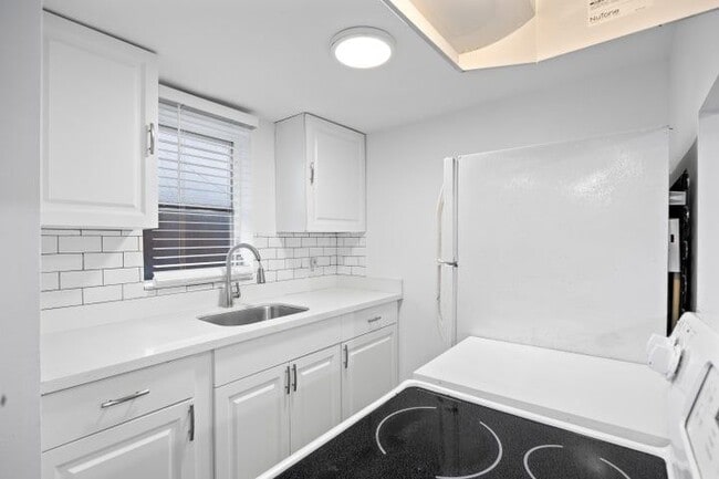 Foto del edificio - 1801 NE 56th St
