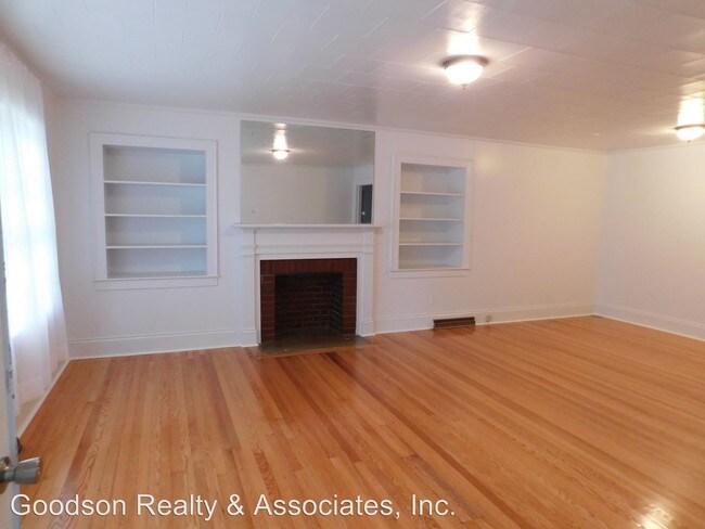Building Photo - 715 S Cedar St