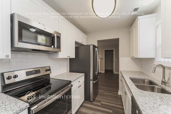 Foto del edificio - 6104 Eisenhower Ln