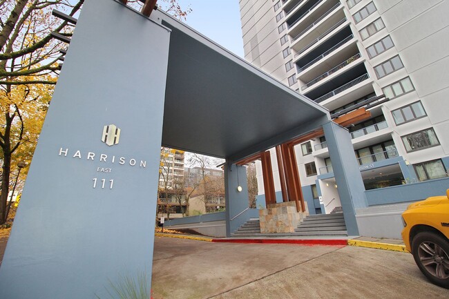 Foto del edificio - 111 SW Harrison St