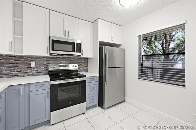 Foto del edificio - 3000 NW 42nd Ave
