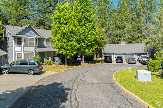 Alternar - Gold Creek Village