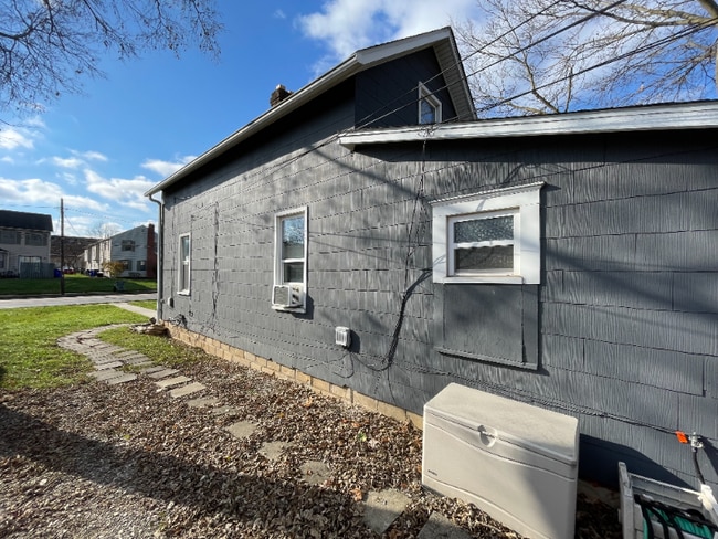 Building Photo - 1138 King Ave
