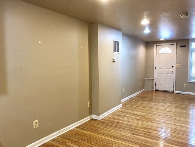 Foto del edificio - Charming 2Bed/1.5Bath in Canton's Neighbor...