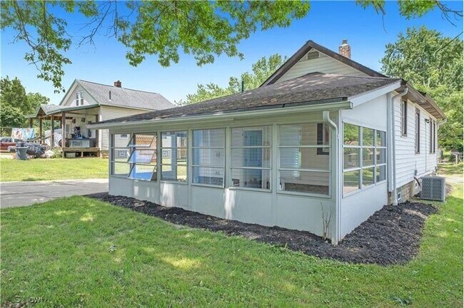 Foto del edificio - 2332 Cooledge Ave