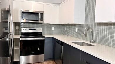 Building Photo - 160 Lafayette St