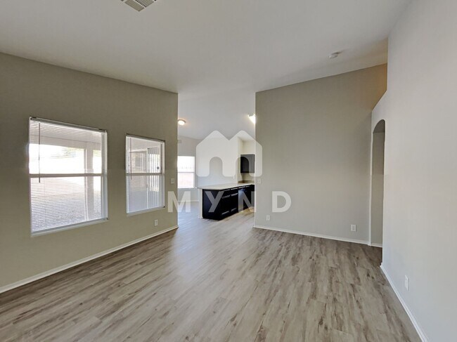 Foto del edificio - 6430 Rose Tree Ln