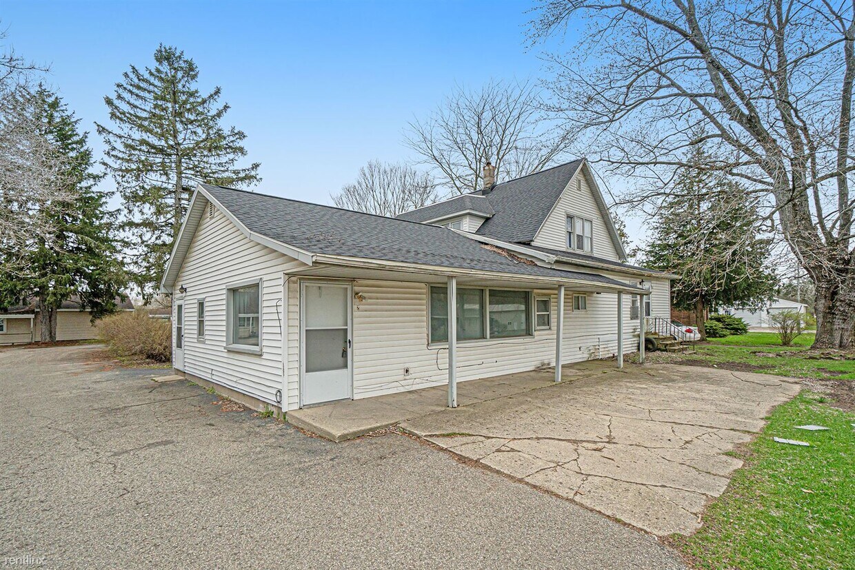 Primary Photo - 2 br, 1 bath Duplex - 62733 Red Arrow Hwy ...