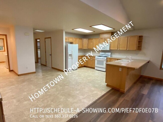 Foto del edificio - Waterfront Rambler on Pattison Lake! Avail...