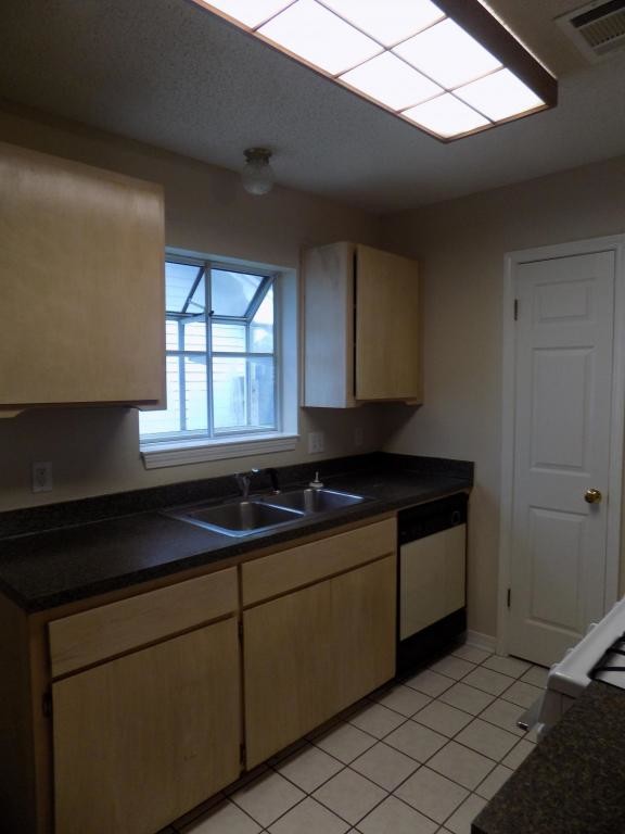 Foto del edificio - 3016 Blue Pine Lane