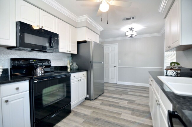 Building Photo - 10994 90th Terrace