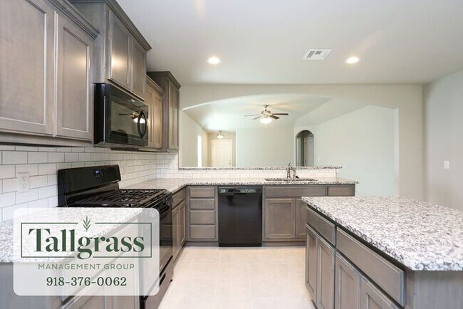 Foto del edificio - Brand New 4/2/2 in The Heights neighborhood!