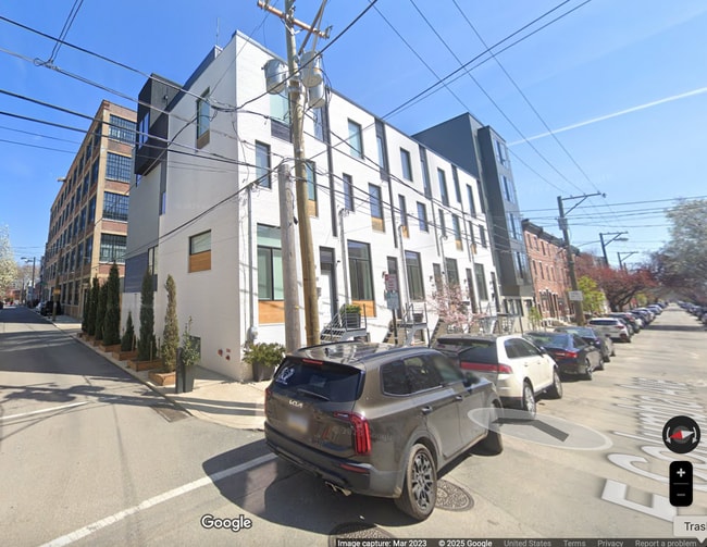 Building Photo - 1433 E Columbia Ave