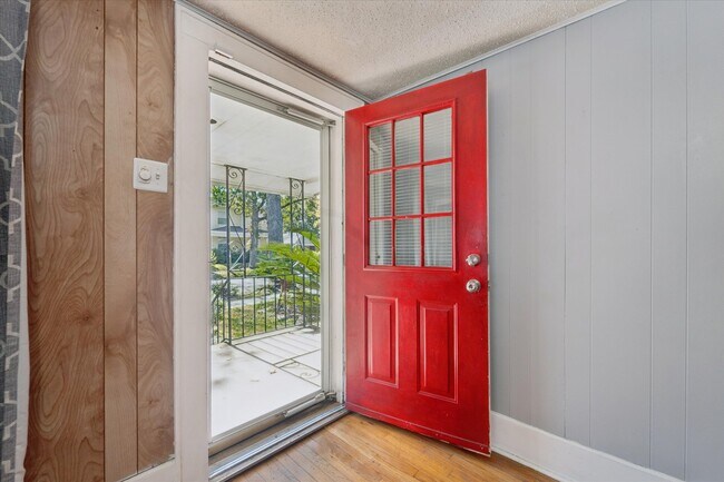 Foto del edificio - 742 E Park Ave