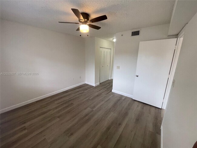 Foto del edificio - 4155 N Haverhill Rd