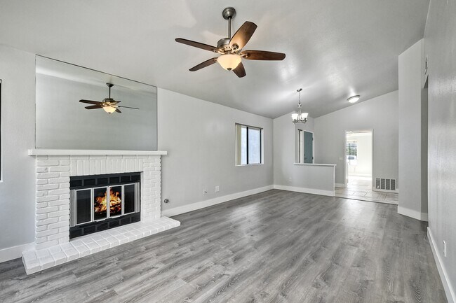 Foto del edificio - 6866 Watercourse Dr