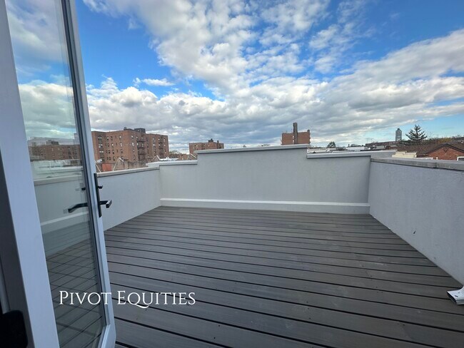 Foto del edificio - 2434 E 2nd St