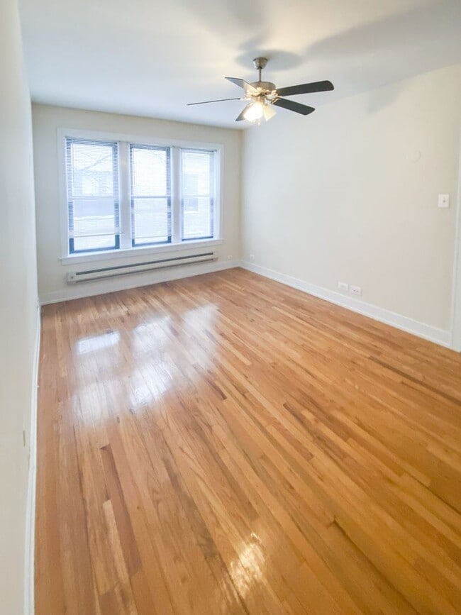 Building Photo - 613 W Melrose St