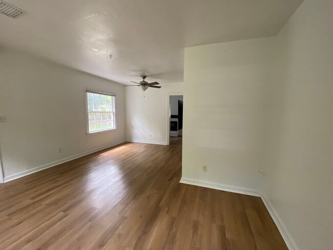 Building Photo - Comfortable 3BR Home Minutes from UF and Midtown
