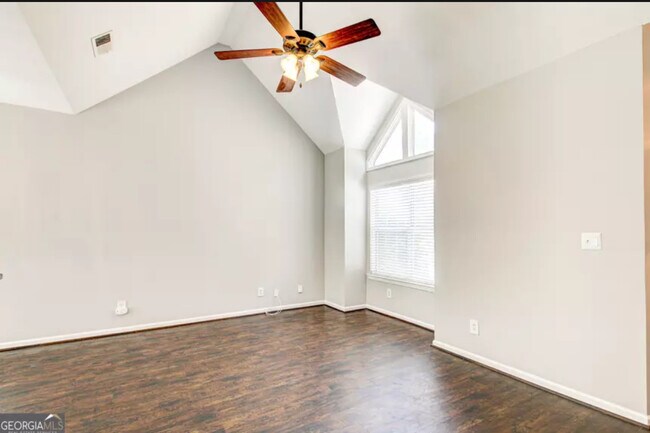 Building Photo - 513 N Fairfield Dr