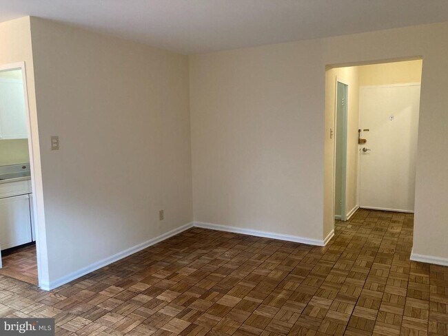 Foto del edificio - 1801 Clydesdale Pl NW