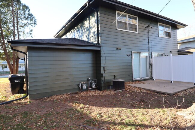 Foto del edificio - Updated 3-Bed Duplex with 1.5 Baths in Appleton