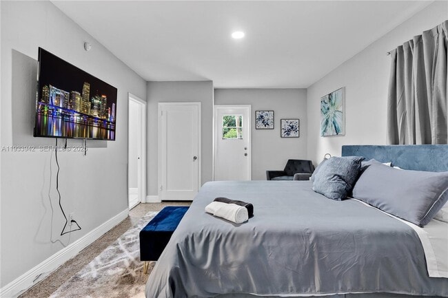 Building Photo - 427 NE 107th St