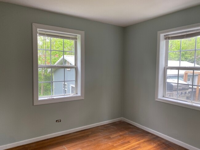 Corner bedroom with lots of light! - 208 Meade Ave