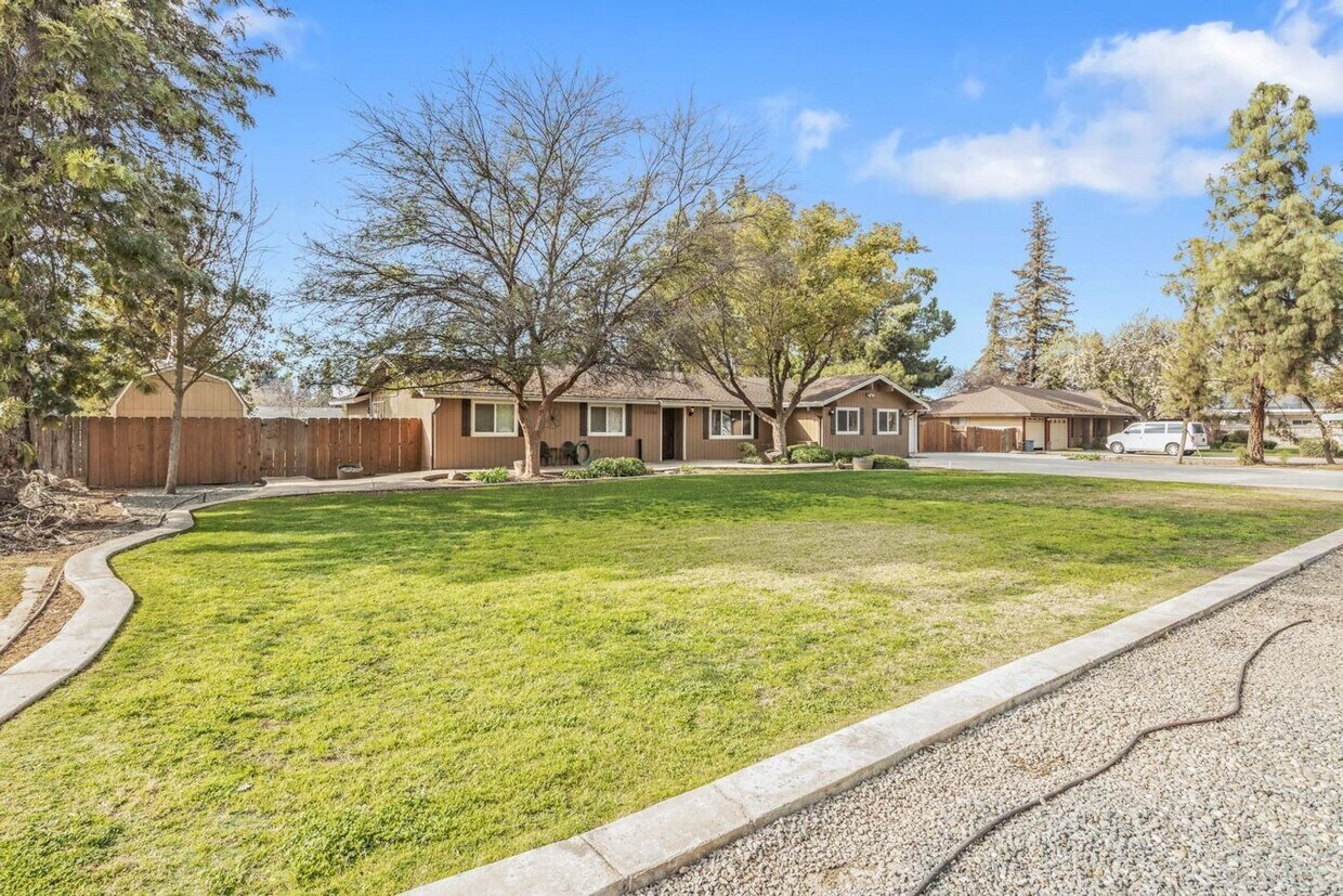 Foto principal - Madera Ranchos Home, 3BR/2BA, Built 1986 -...