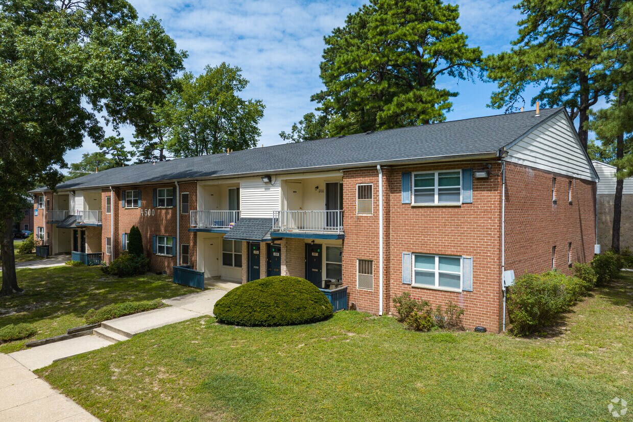 Primary Photo - Pinewood Estates