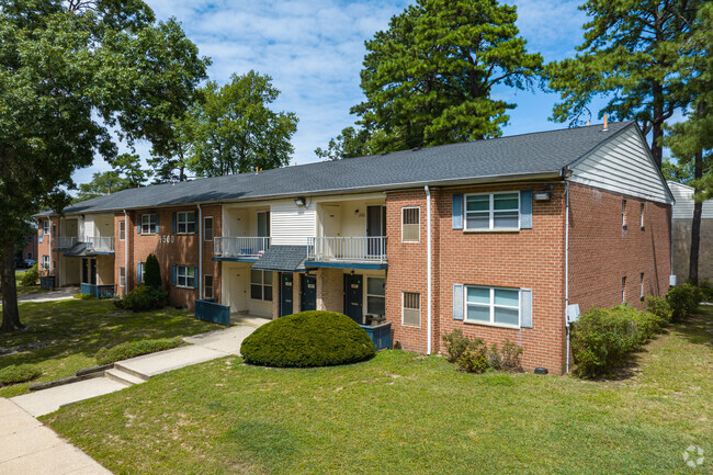 Building Photo - The Pines - Pinewood Estates