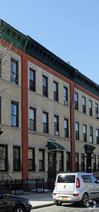Building Photo - 72 Macdougal St