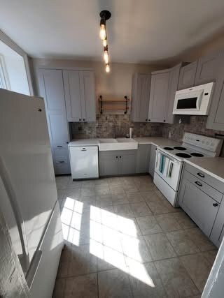 Building Photo - 61 Yorkshire St S