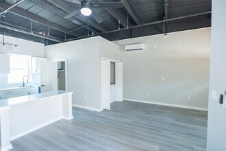 Building Photo - 2612 Castle St