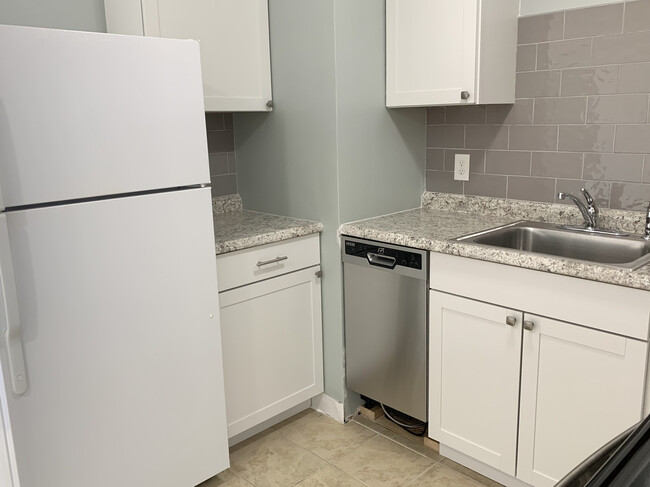 Kitchen - 77 Nicholas Rd