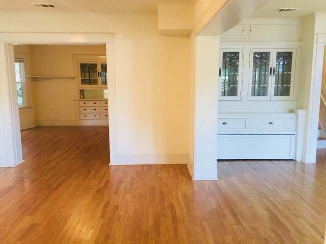 Building Photo - 247 Horizon Ave