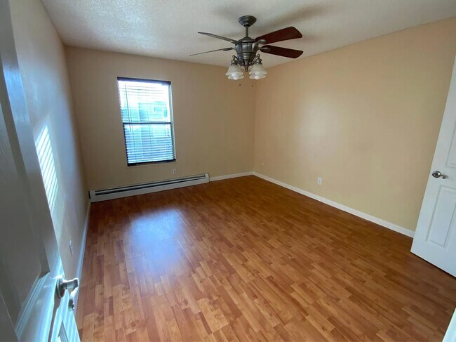 Foto del edificio - 10150 E Virginia Ave