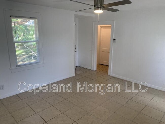 Foto del edificio - 2425 22nd Ave S
