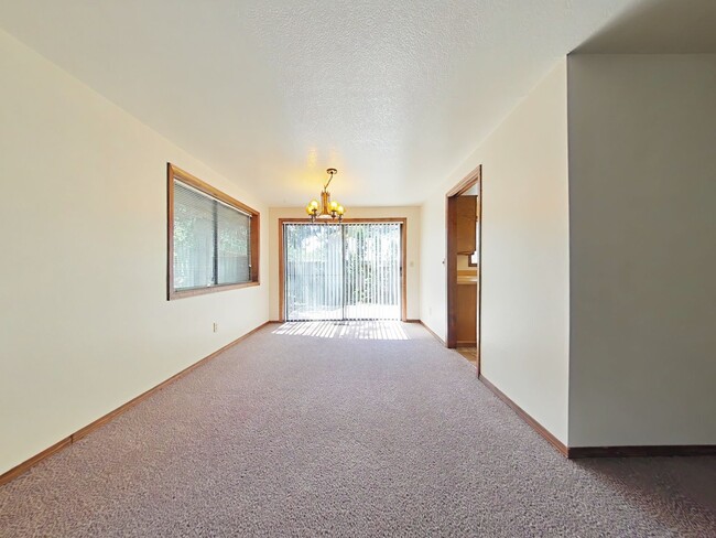 Building Photo - 3 Bedroom House ~ North Corvallis